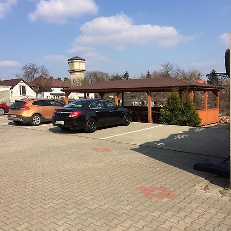 Uslugi Hotelowe Modlin Airport Новы-Двур-Мазовецкий Экстерьер фото