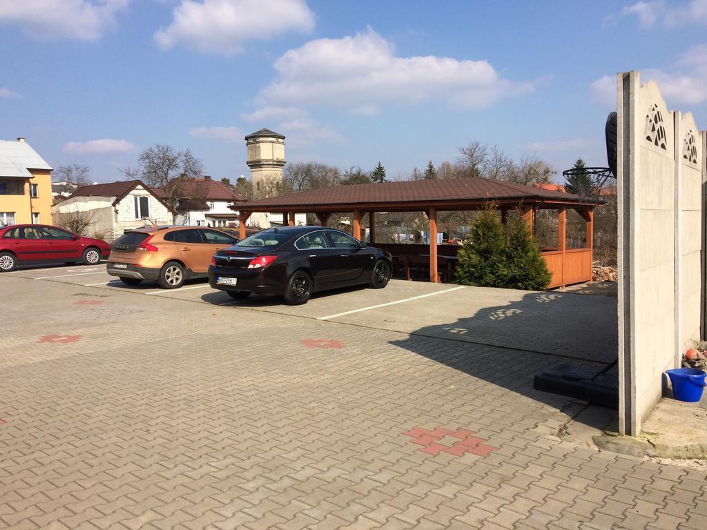 Uslugi Hotelowe Modlin Airport Новы-Двур-Мазовецкий Экстерьер фото